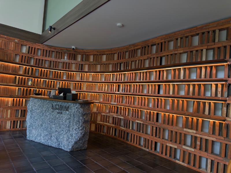 I love the repurposed wood for this structure.