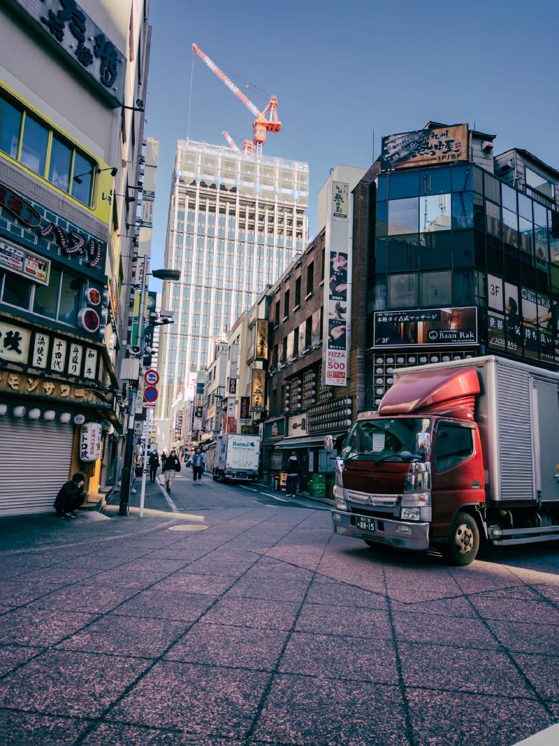 Even the trucks look effortlessly cool.
