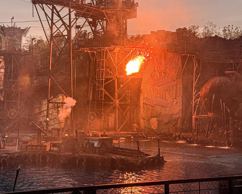 I love that they have the exact same Waterworld show. Just, in Japanese. No subtitles but somehow we managed to keep track of the highly nuanced tale.