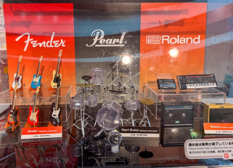 I didn't have any 100 yen coins at the time but I might have done some damage at these gashapon machines. Such a cool collection.