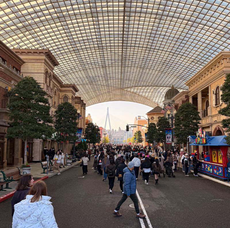 Thanksgiving at Universal Japan. After a very stressful trip there (oops turns out some trains are reservation only, now I know), it was nice to walk through the gate.